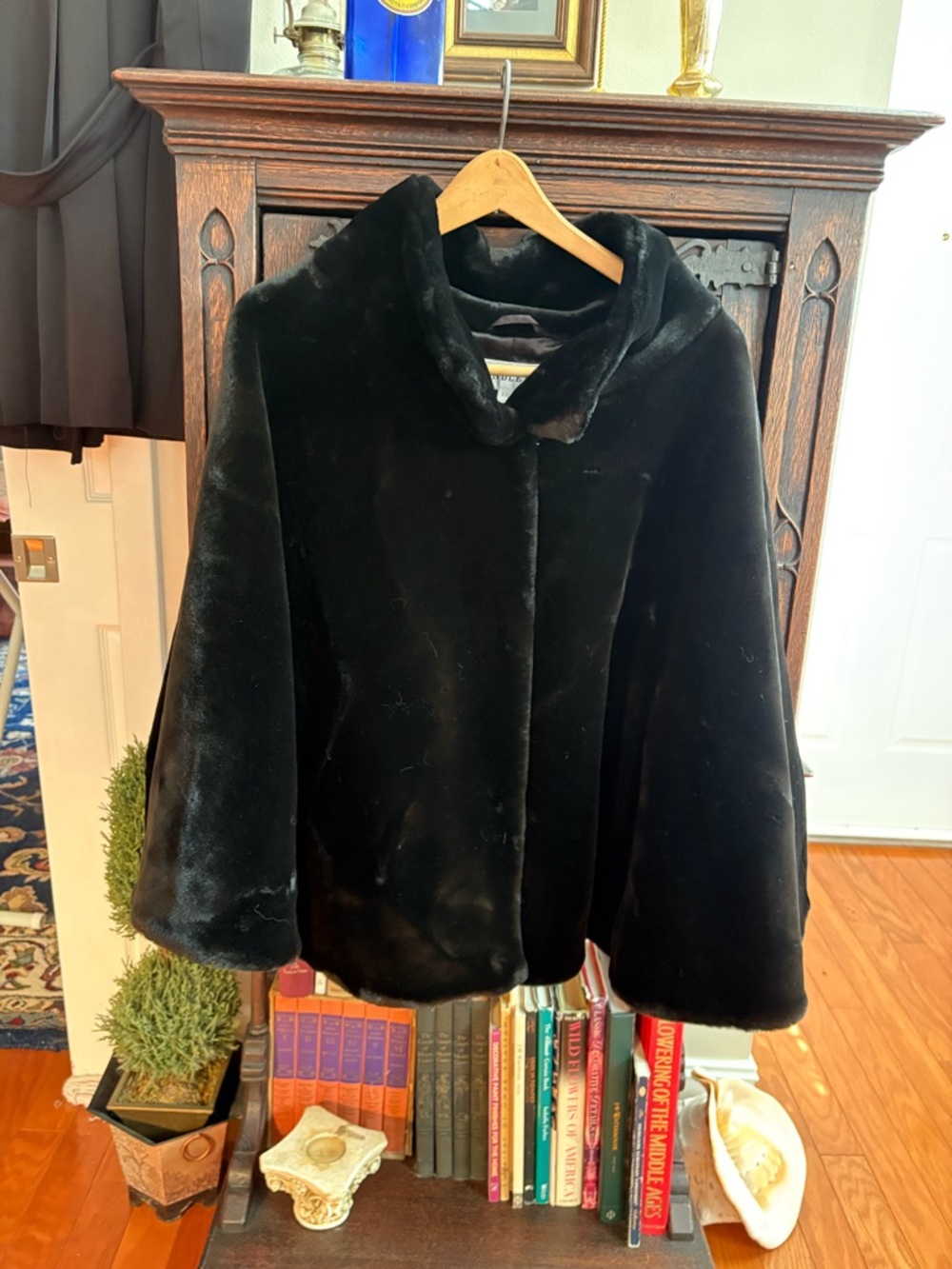 Pendleton: CXL, Black Faux Fur m poncho/cape, Women's Jacket